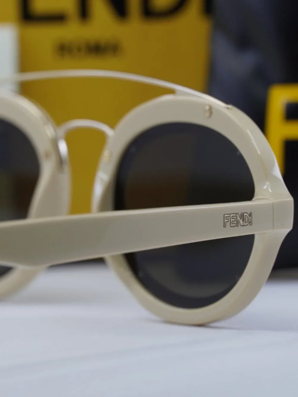 Fendi FE40094I 25E Oval Sunglasses - Ivory/Gold / Brown